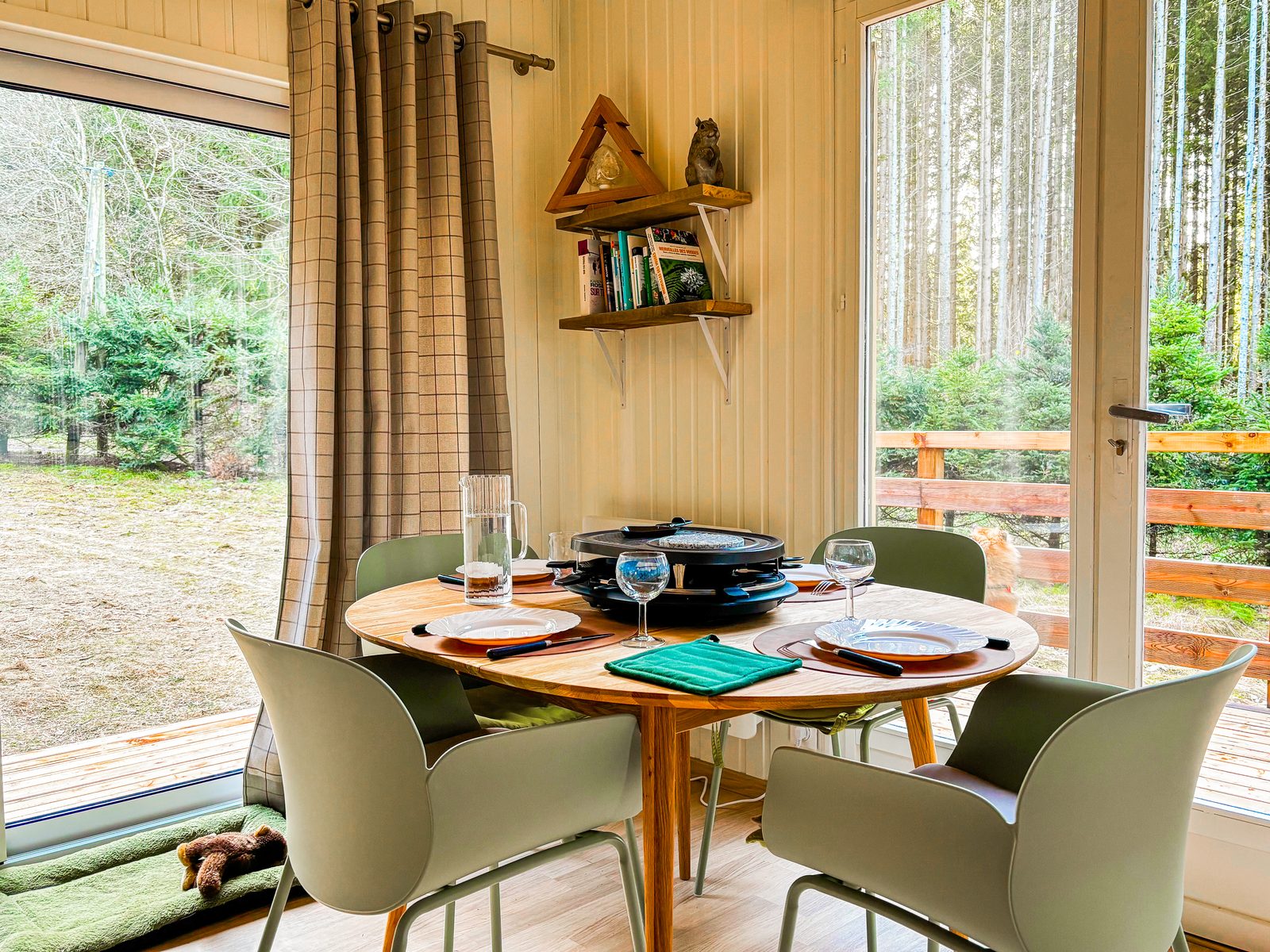 Essbereich mit Waldblick