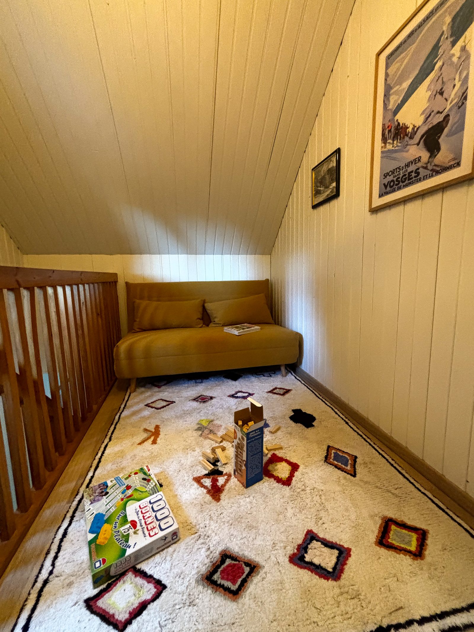 Zwischengeschoss mit Schlafsofa en Spielen